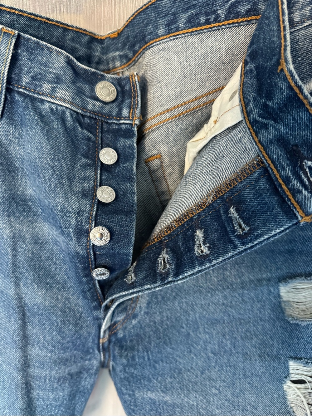 Levi's 501 Distressed Blue Relaxed Fit Jeans - Picture 5 of 7